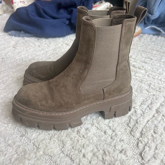 H&M Chelsea boot worn once perfect condition - Picture 2 of 3